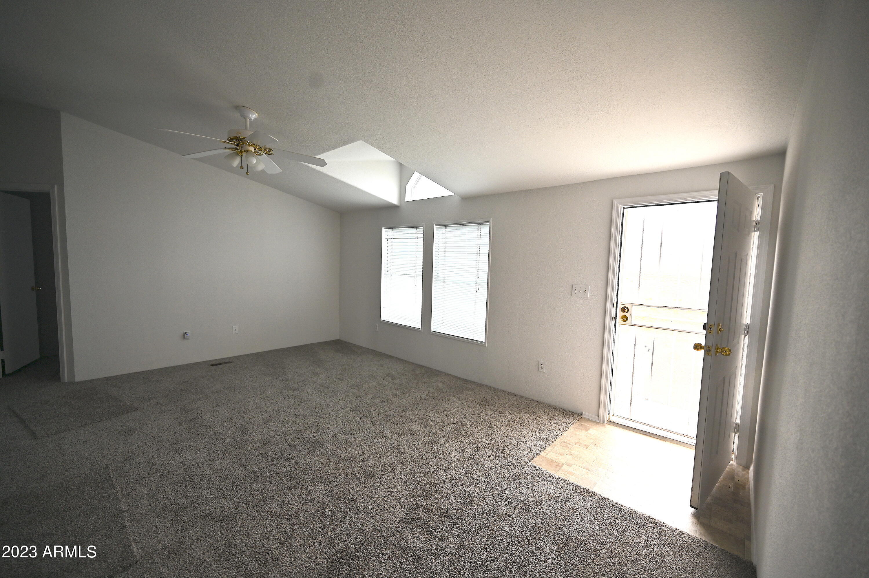 33677 West Signal View Road Seligman, AZ 86337 - Photo 11 of 34 Living Room