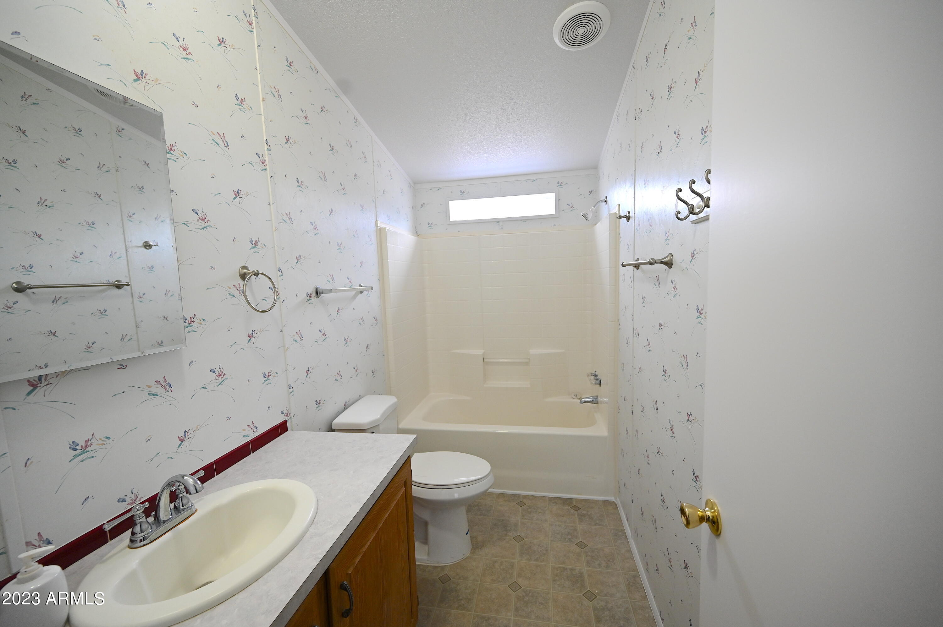 33677 West Signal View Road Seligman, AZ 86337 - Photo 14 of 34 2nd bath