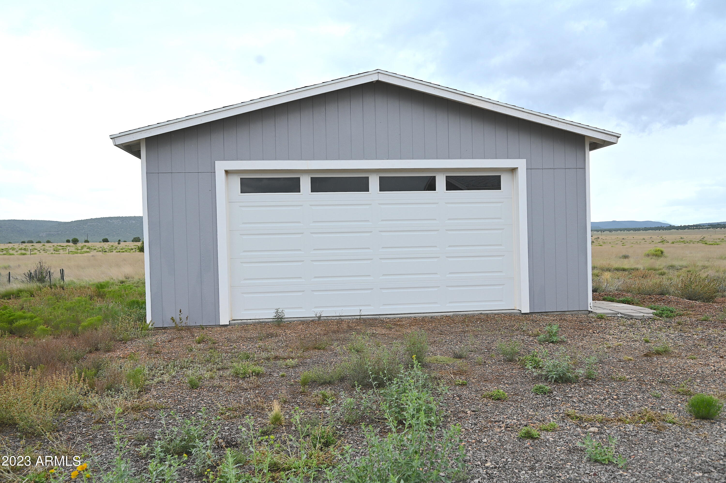 33677 West Signal View Road Seligman, AZ 86337 - Photo 4 of 34 2 car garage