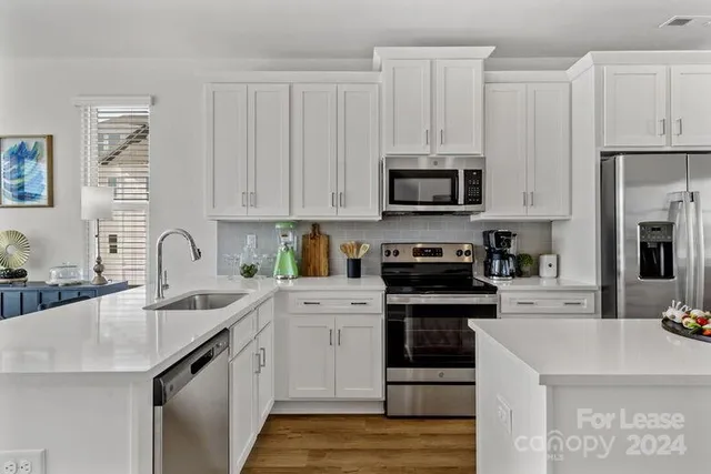 $2,445 | 204 MONARCH Crk Lane, Unit N, Charlotte, NC 28206