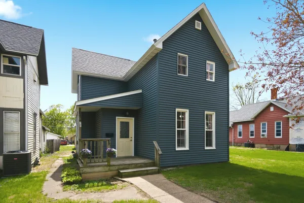$114,900 | 525 9th Avenue South, Clinton, IA 52732