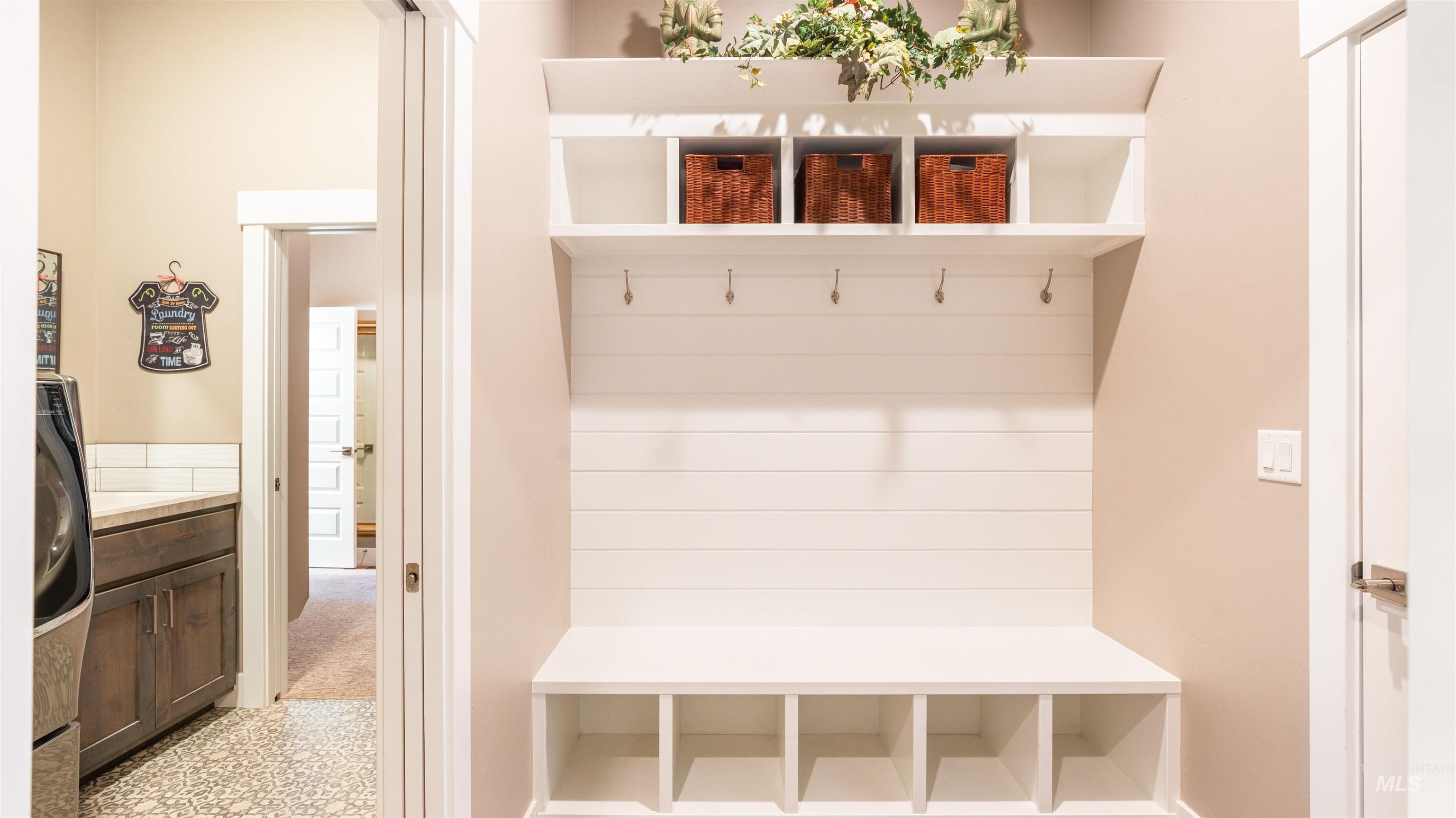 4676 South Abbot Meridian, ID 83642 - Photo 17 of 49 Mudroom with washer / dryer