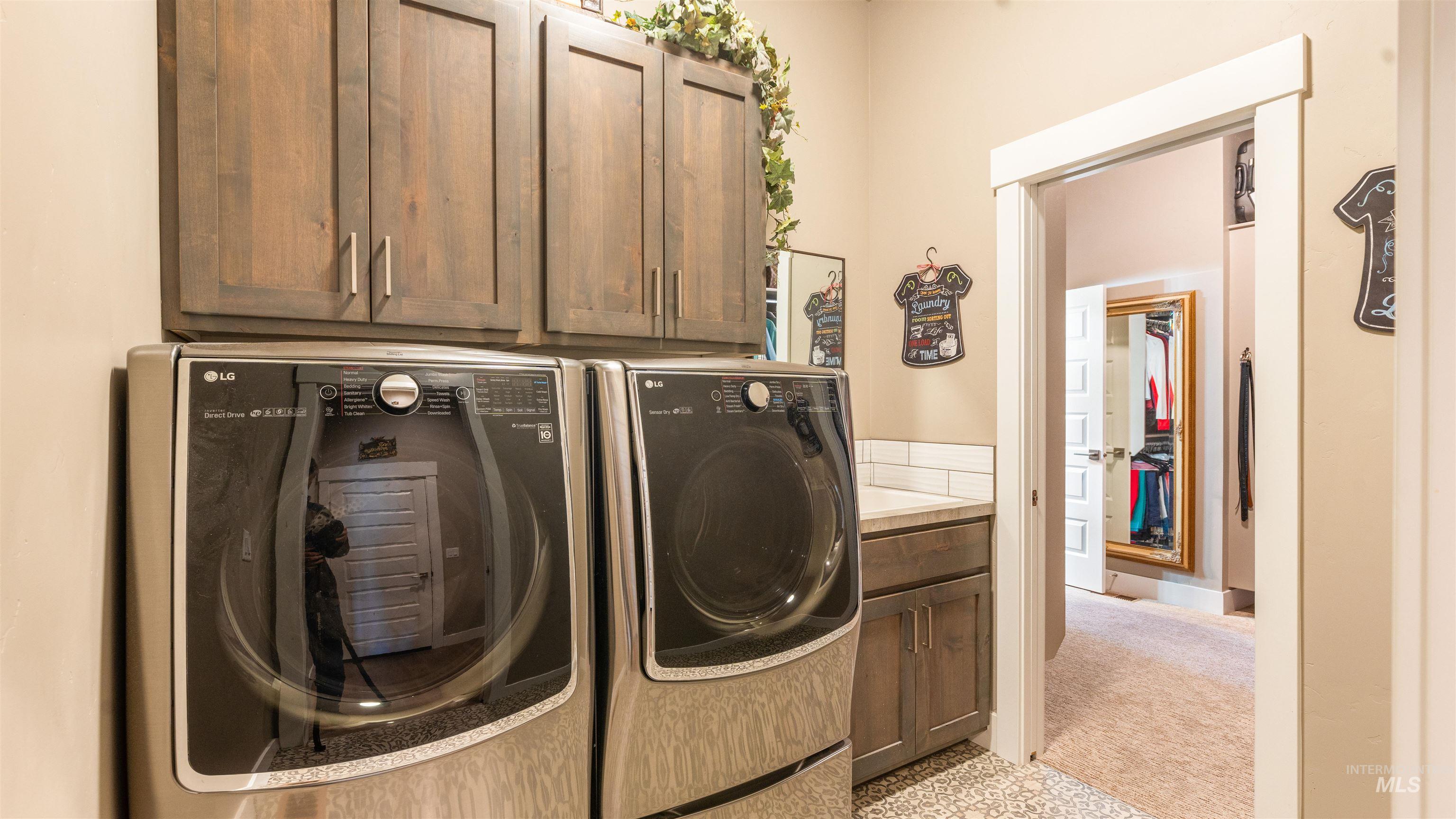 4676 South Abbot Meridian, ID 83642 - Photo 43 of 49 Laundry room with cabinet space, washing machine and clothes dryer, and light carpet