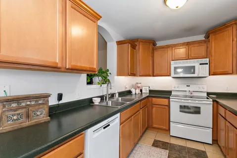 $229,900 | 247 Judy Lane, Cortland, IL 60112