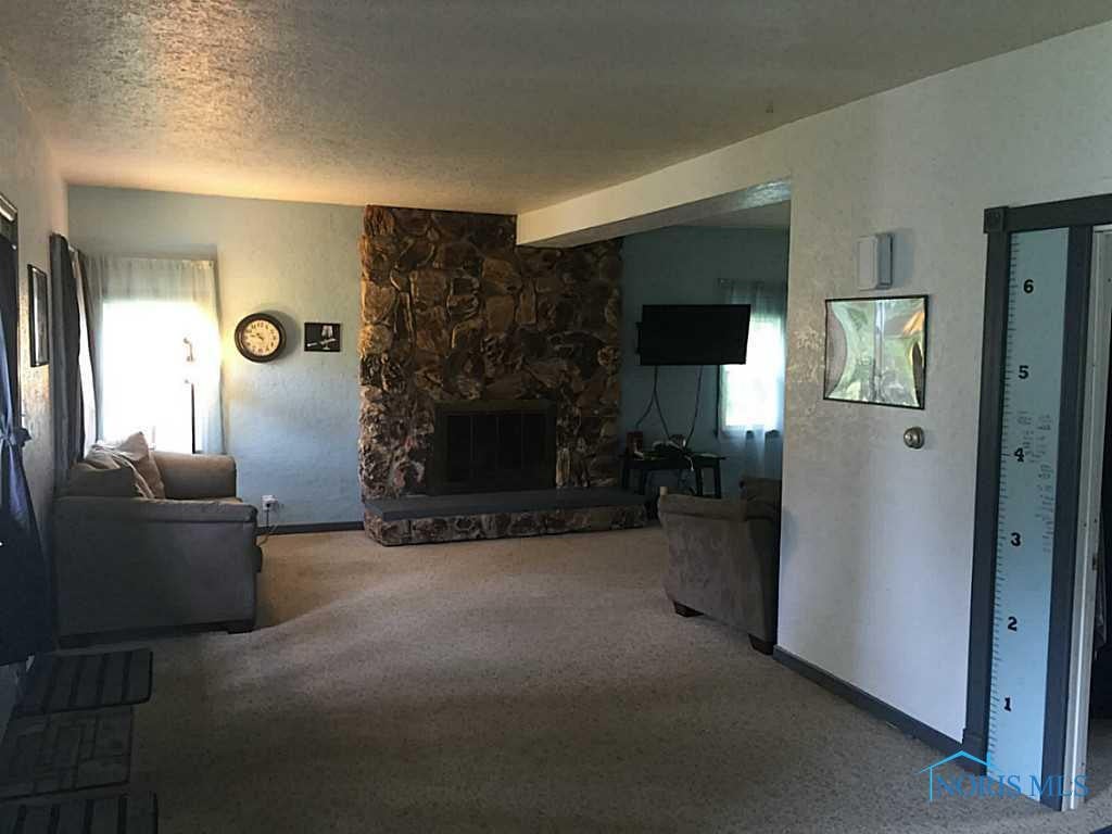 13021 County Road East Bryan, OH 43506 - Photo 12 of 20 Living Room.