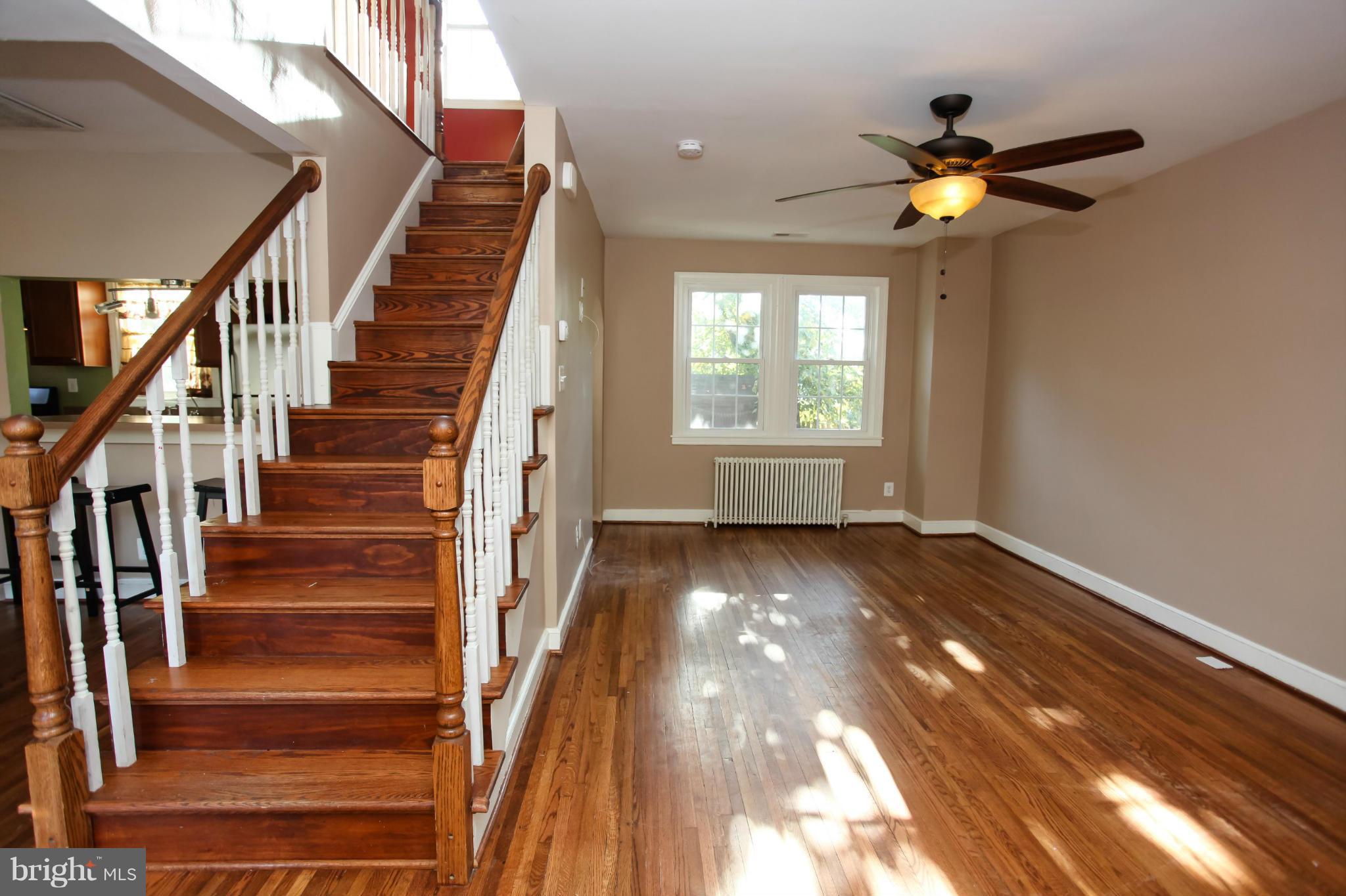 105 Westowne Road Baltimore, MD 21229 - Photo 3 of 30 Living Room