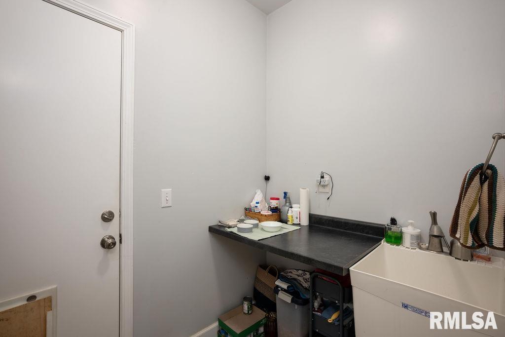 1403 Howard Road Marion, IL 62959 - Photo 14 of 40