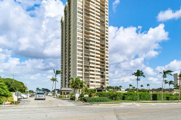 $2,950 | 5600 North Flagler Drive, Unit 408, West Palm Beach, FL 33407