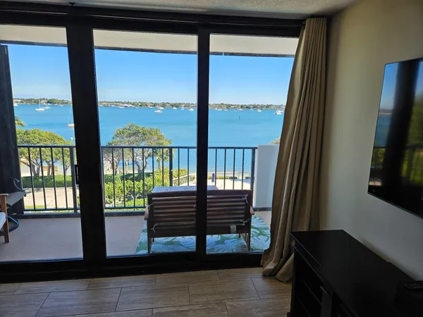 $2,950 | 5600 North Flagler Drive, Unit 408, West Palm Beach, FL 33407