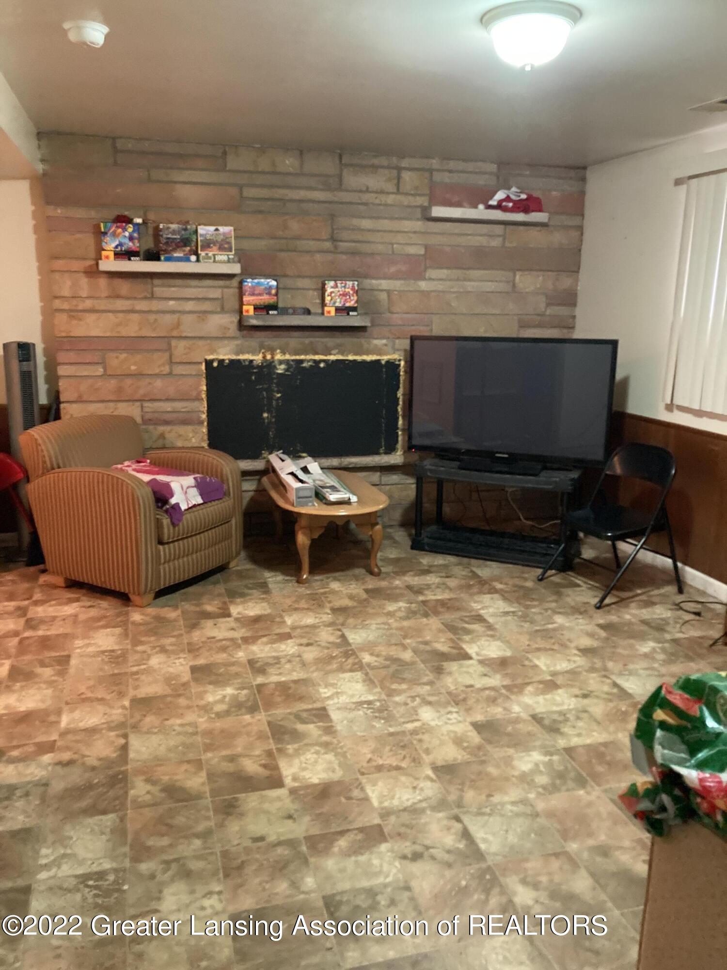 3233 Hepfer Road Lansing, MI 48911 - Photo 9 of 12 IMG_4955