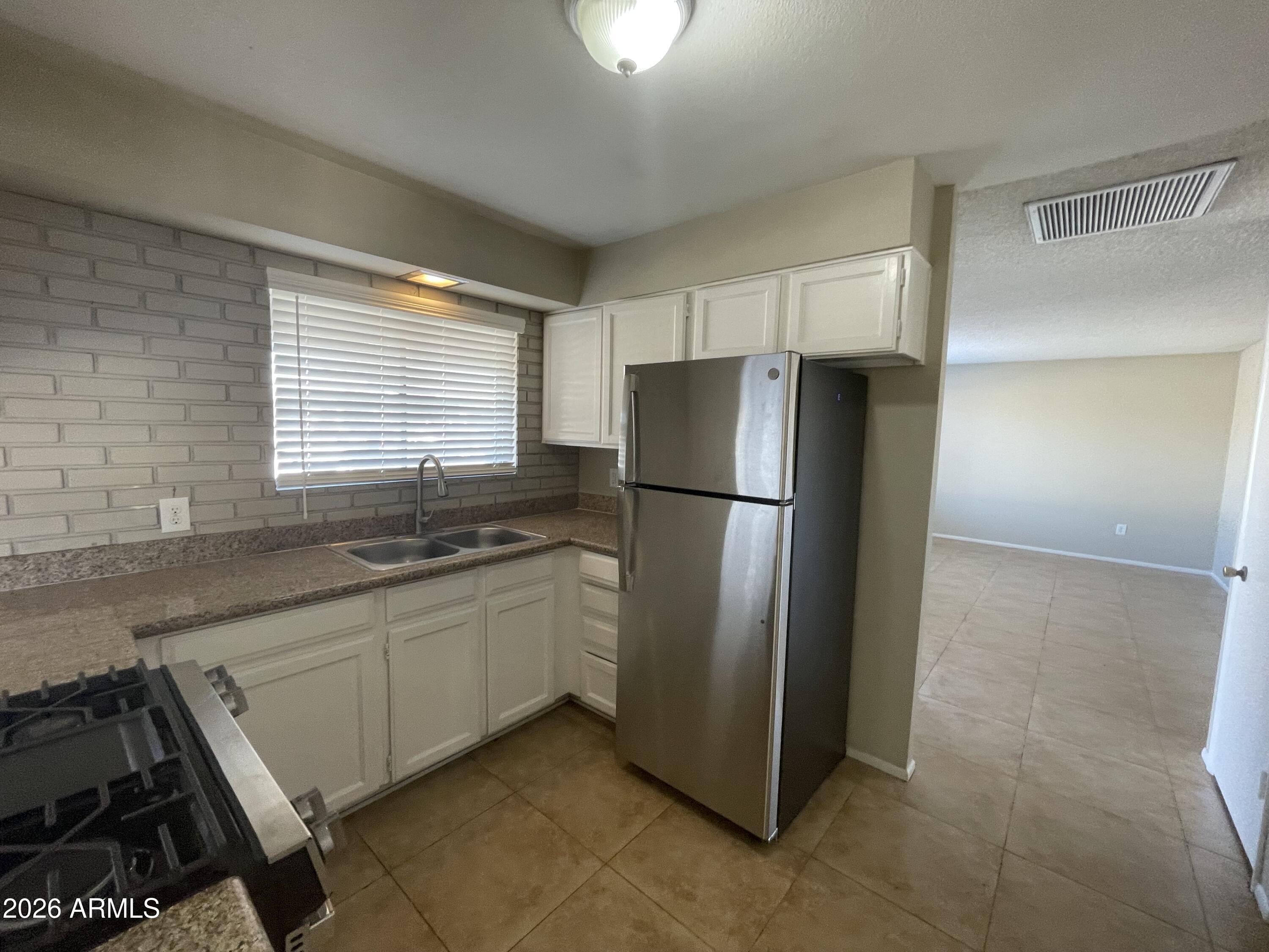 5337 West Berkeley Road Phoenix, AZ 85035 - Photo 7 of 20 Kitchen view