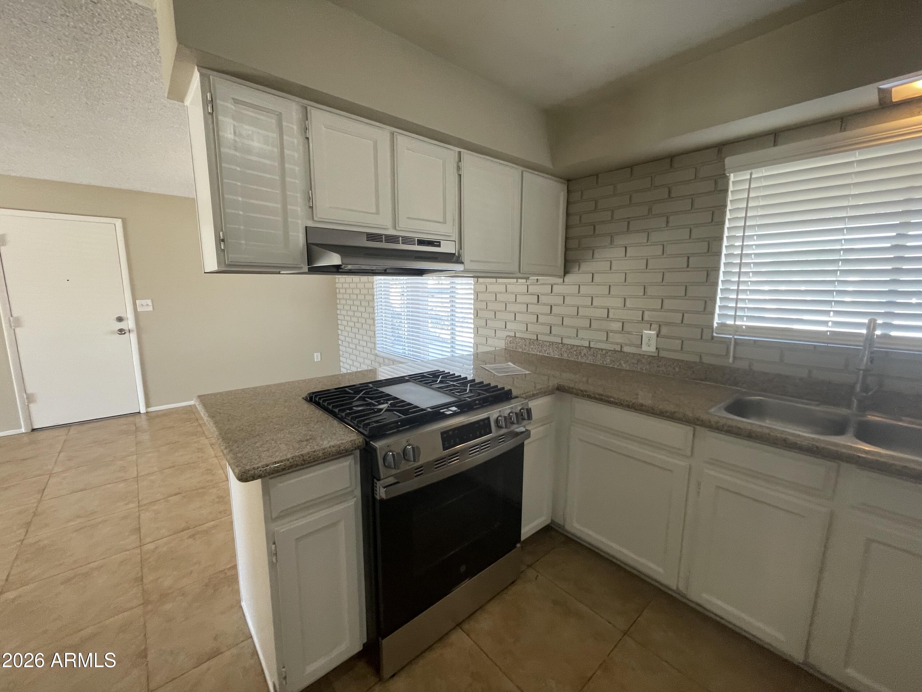 5337 West Berkeley Road Phoenix, AZ 85035 - Photo 8 of 20 Kitchen