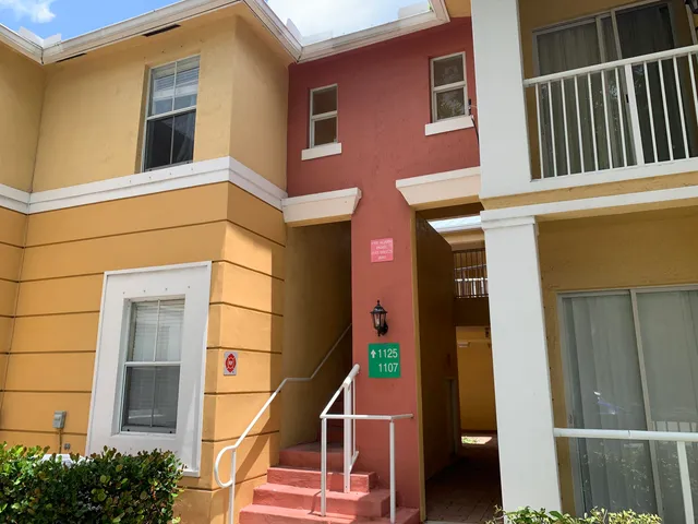 $298,000 | 1125 Shoma Drive, Royal Palm Beach, FL 33414