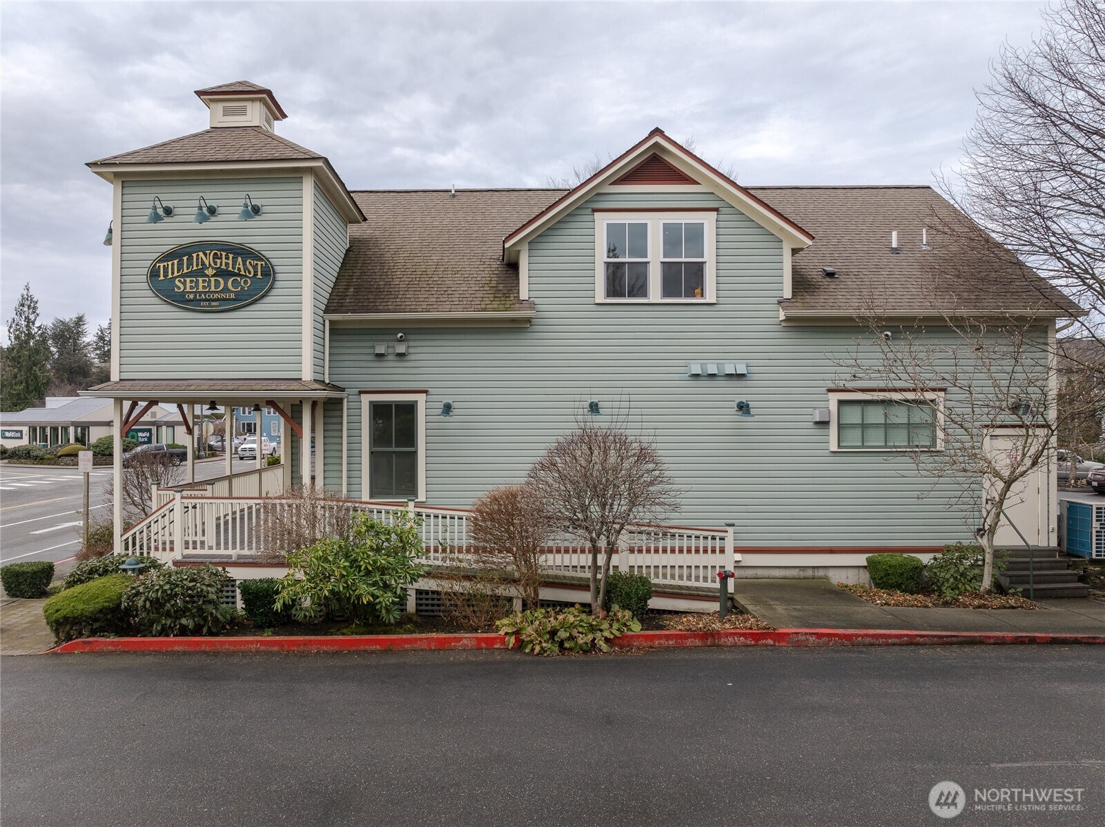 623 Morris Street, Unit E2 La Conner, WA 98257 - Photo 25 of 29 a front view of a house with a yard and garage
