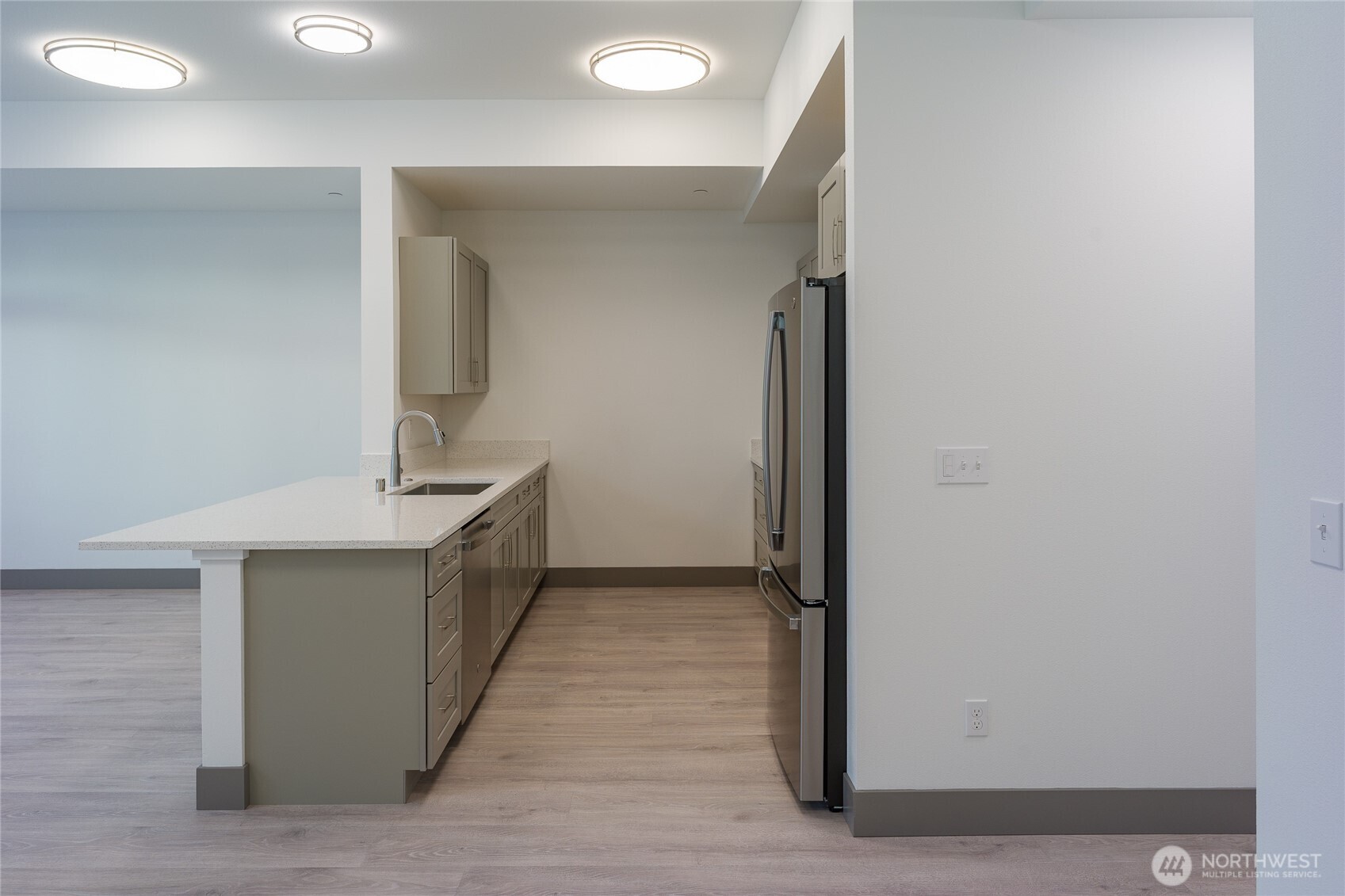 623 Morris Street, Unit E2 La Conner, WA 98257 - Photo 10 of 29 a hallway with a sink and a mirror