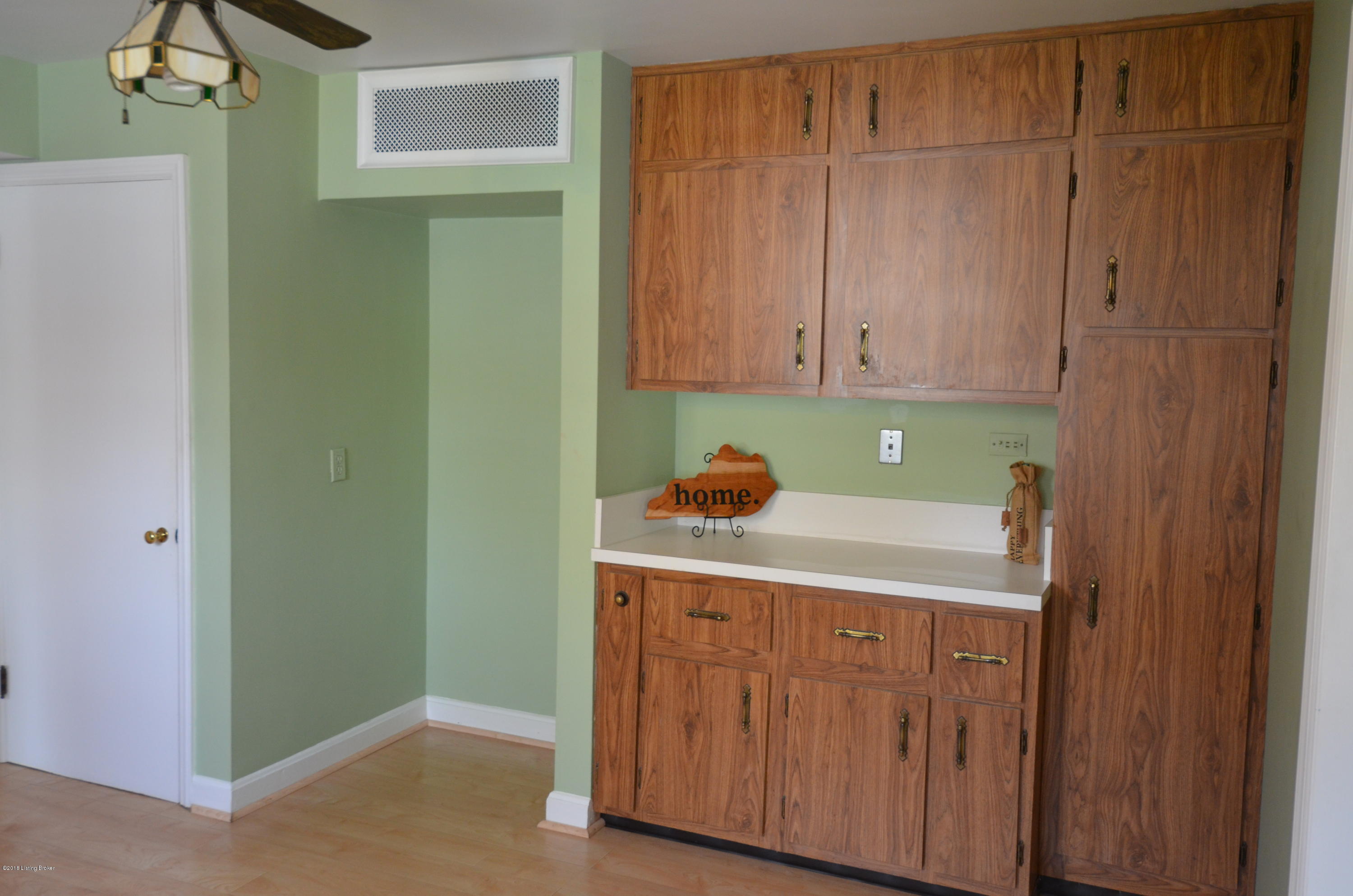 213 Ring Road Louisville, KY 40207 - Photo 17 of 54 DSC_0043