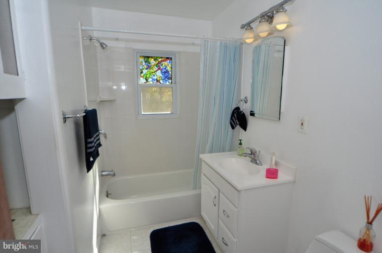 103 Tapawingo Road Southeast Vienna, VA 22180 - Photo 14 of 23 Bath