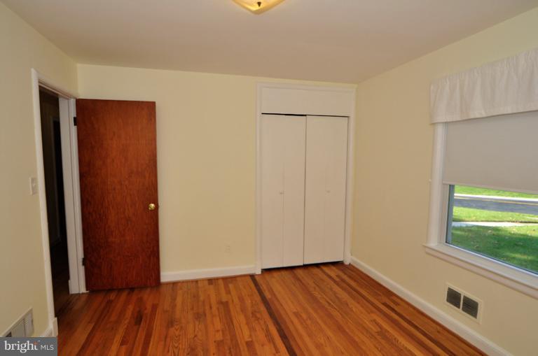 103 Tapawingo Road Southeast Vienna, VA 22180 - Photo 3 of 23 Bedroom (Master)