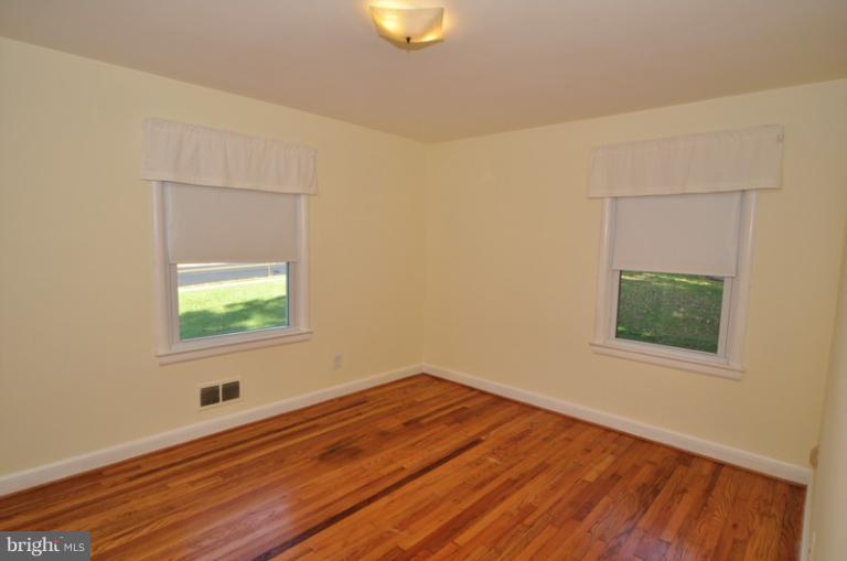 103 Tapawingo Road Southeast Vienna, VA 22180 - Photo 9 of 23 Bedroom (Master)