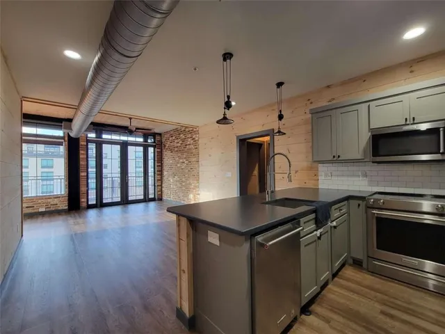 $1,600 | 550 East Main Street, Unit 201, Blue Ridge, GA 30513