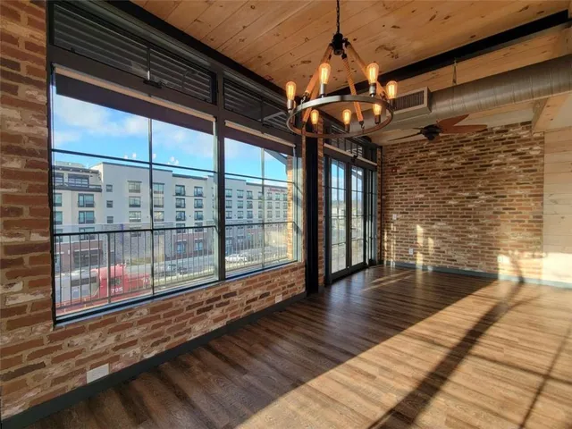 $1,600 | 550 East Main Street, Unit 201, Blue Ridge, GA 30513