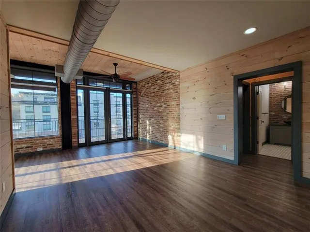 $1,600 | 550 East Main Street, Unit 201, Blue Ridge, GA 30513