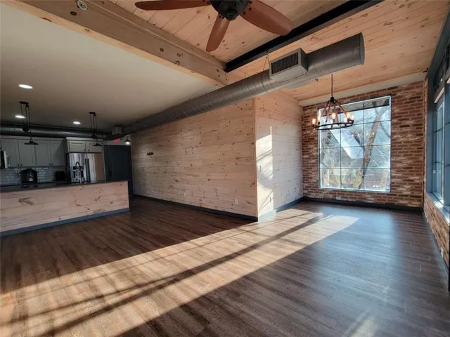 $1,600 | 550 East Main Street, Unit 201, Blue Ridge, GA 30513