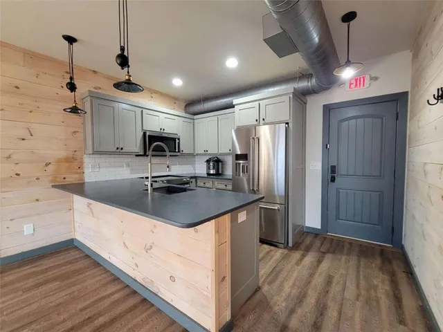 $1,600 | 550 East Main Street, Unit 201, Blue Ridge, GA 30513