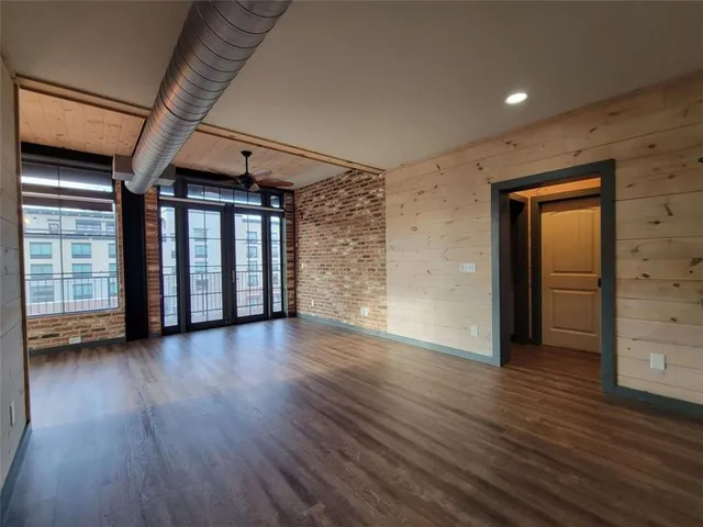 $1,600 | 550 East Main Street, Unit 201, Blue Ridge, GA 30513