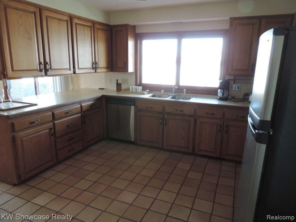 3888 Sleeth Road Commerce Township, MI 48382 - Photo 8 of 27