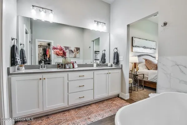 a en suite bathroom with double sink and a mirror