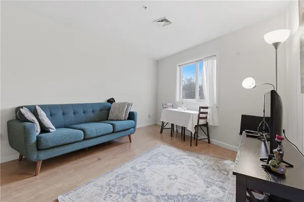 $1,550 | 31 Devereux Avenue, Unit 207, Providence, RI 02909