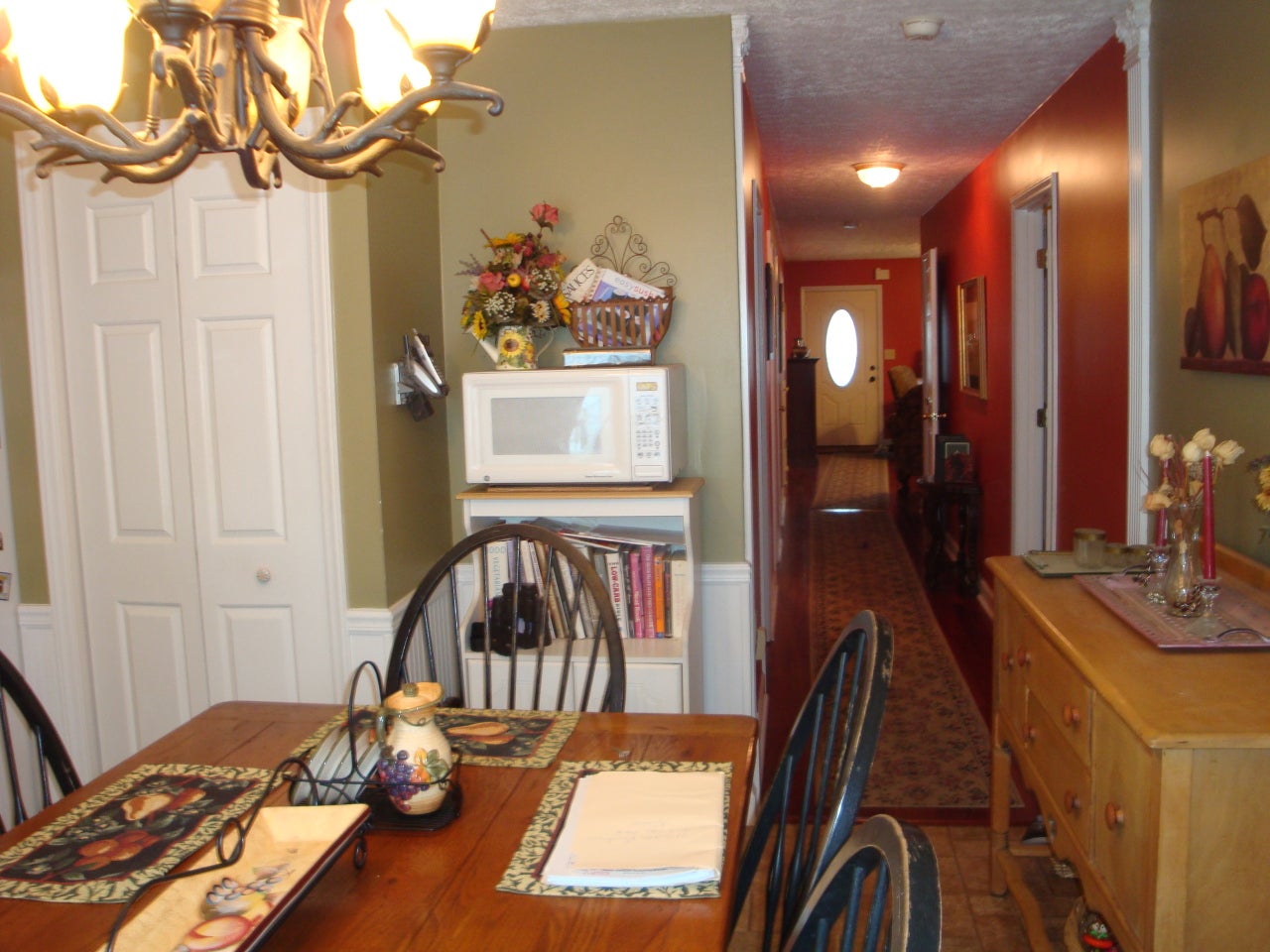 37 Village Road Lewisburg, WV 24901 - Photo 7 of 20 Kitchen and Dining Area