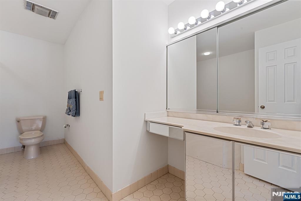 300 Gorge Road, Unit 25 Cliffside Park, NJ 07010 - Photo 27 of 45 a bathroom with a toilet sink and mirror