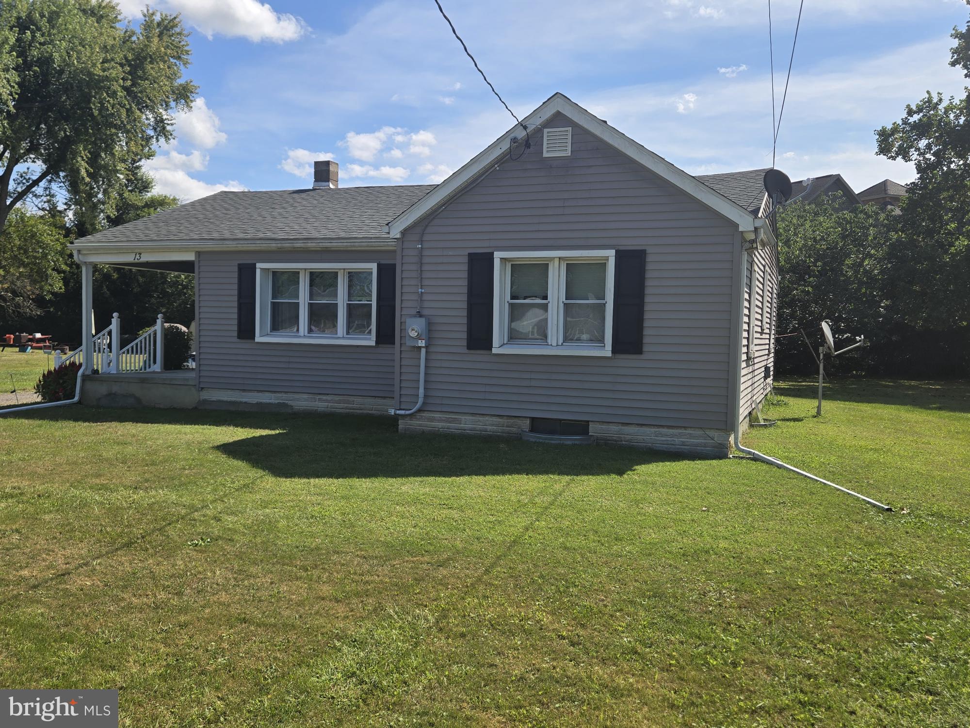 13 Alloway Road Woodstown, NJ 08098 - Photo 2 of 11 a front view of a house with garden