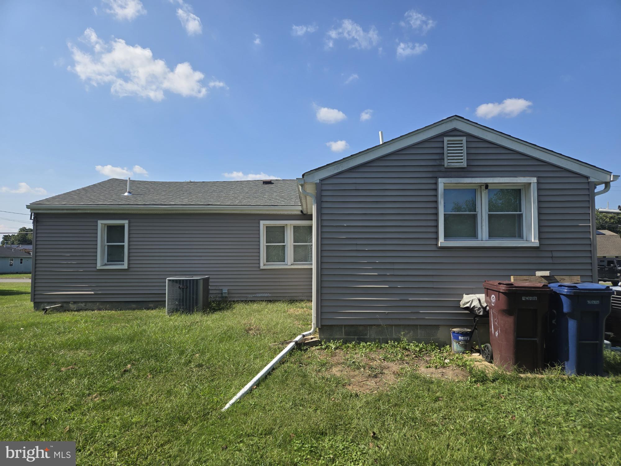 13 Alloway Road Woodstown, NJ 08098 - Photo 10 of 11 a backyard of a house with table and chairs