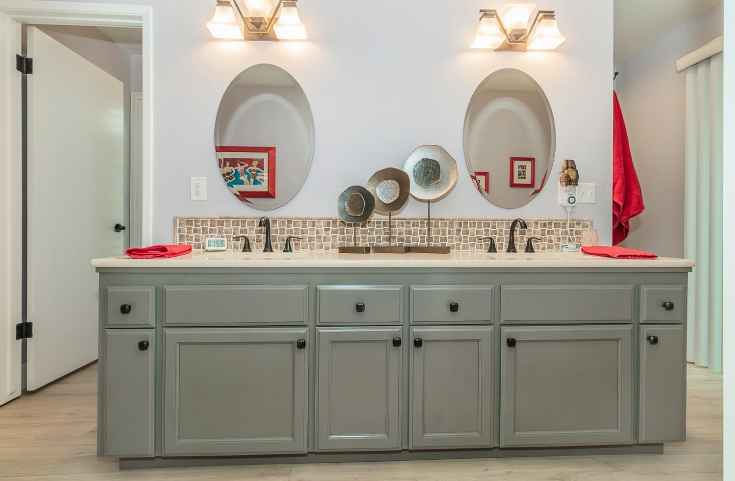 1930 Cougar Lane Clovis, CA 93611 - Photo 22 of 34 a bathroom with a sink and a mirror