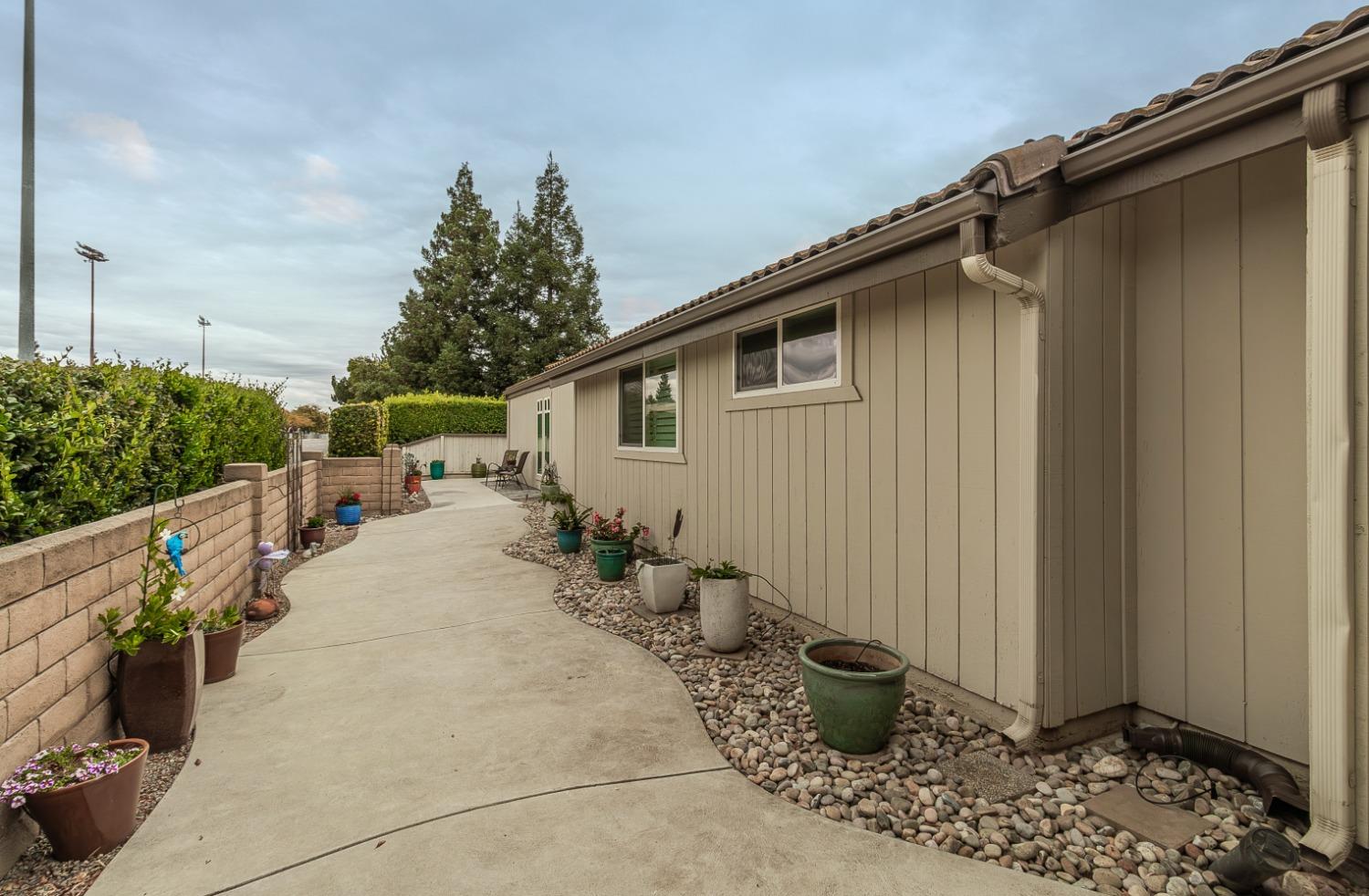 1930 Cougar Lane Clovis, CA 93611 - Photo 25 of 34