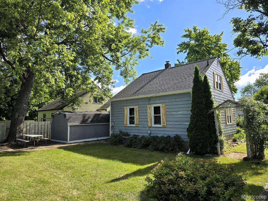 1209 Adams Street Lapeer, MI 48446 - Photo 3 of 14