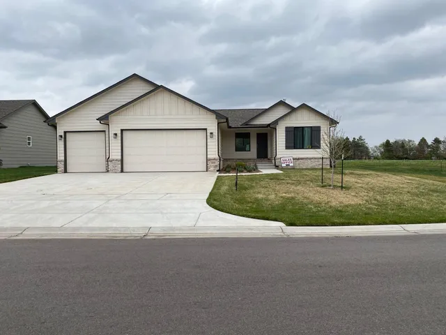 $297,623 | 10494 West Wilkinson Court, Maize, KS 67101