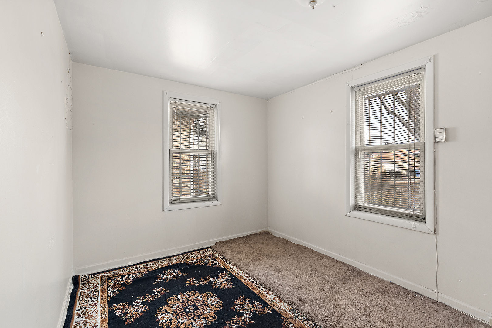 7431 South Perry Avenue Chicago, IL 60621 - Photo 9 of 14 an empty room with windows