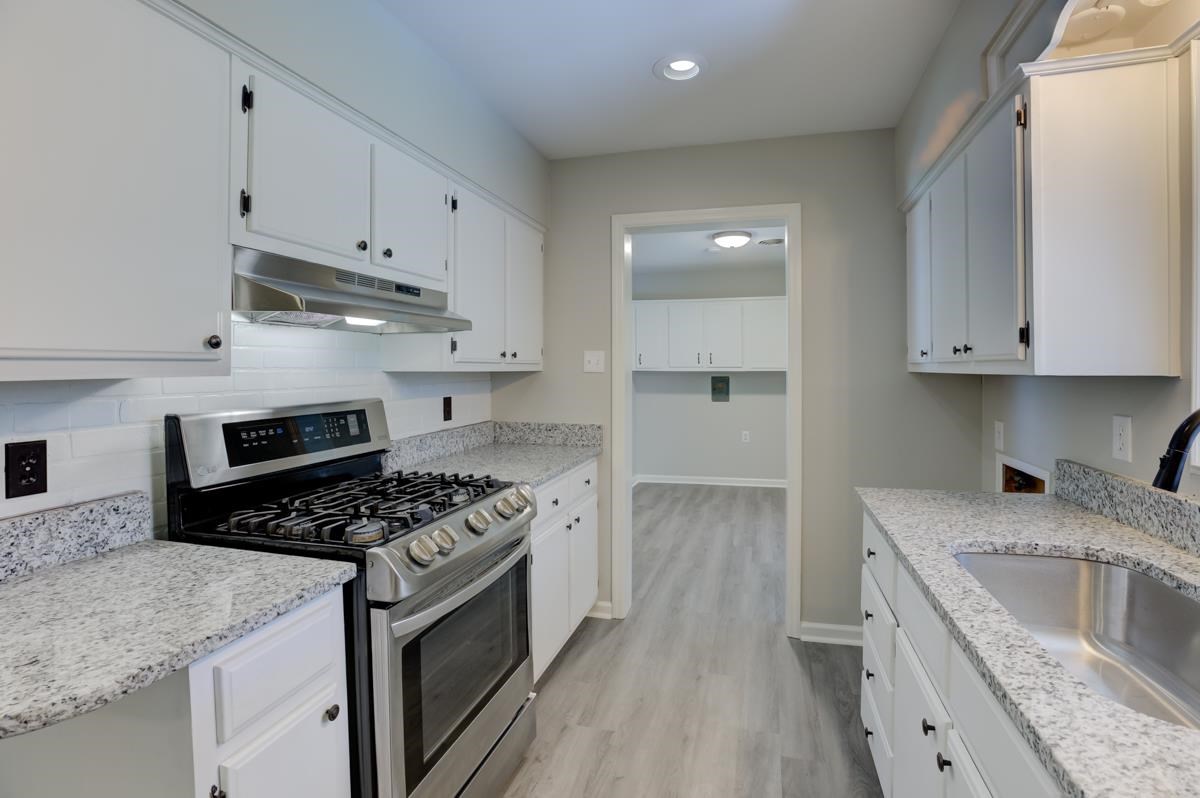 1738 Capri Road Memphis, TN 38117 - Photo 1 of 24