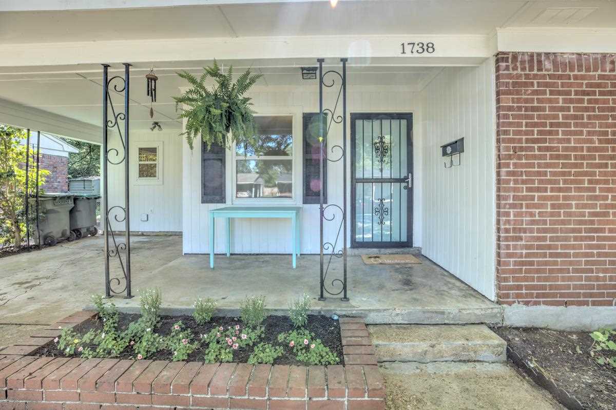 1738 Capri Road Memphis, TN 38117 - Photo 3 of 24 Sweet Porch to sit and have Ice Cold Lemonade
