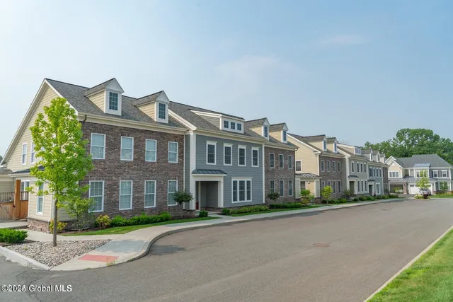 $742,900 | 59 Cambridge Way, Colonie, NY 12110