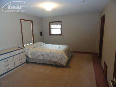 5403 Deland Road Flushing, MI 48433 - Photo 2 of 17 20346882-1.JPG