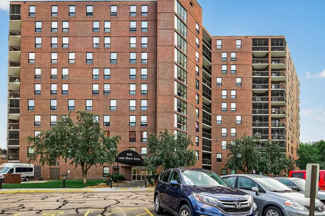 $79,000 | 6615 Lake Shore Drive South, Unit 410, Minneapolis, MN 55423