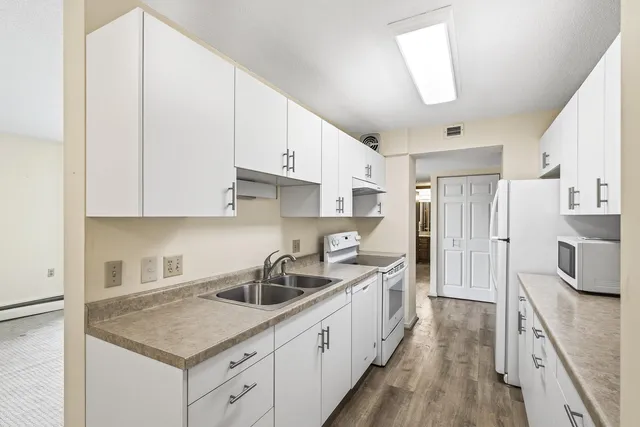 $79,000 | 6615 Lake Shore Drive South, Unit 410, Minneapolis, MN 55423