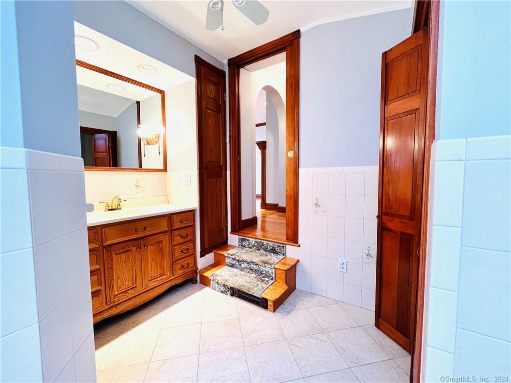 21 Cottage Street, Unit 3 New Haven, CT 06511 - Photo 11 of 26 full bath-main