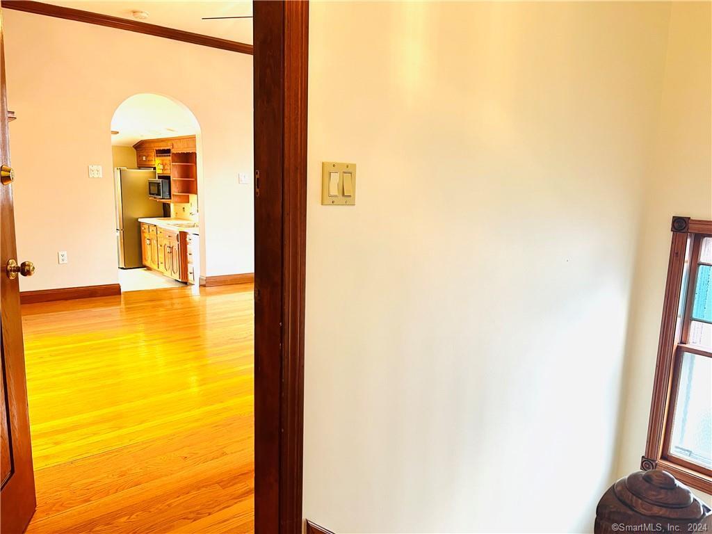 21 Cottage Street, Unit 3 New Haven, CT 06511 - Photo 2 of 26 Inside from front door foyer