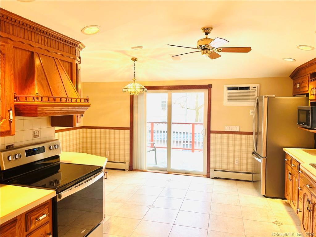 21 Cottage Street, Unit 3 New Haven, CT 06511 - Photo 5 of 26 Overside kitchen, slider to deck, main entrance.